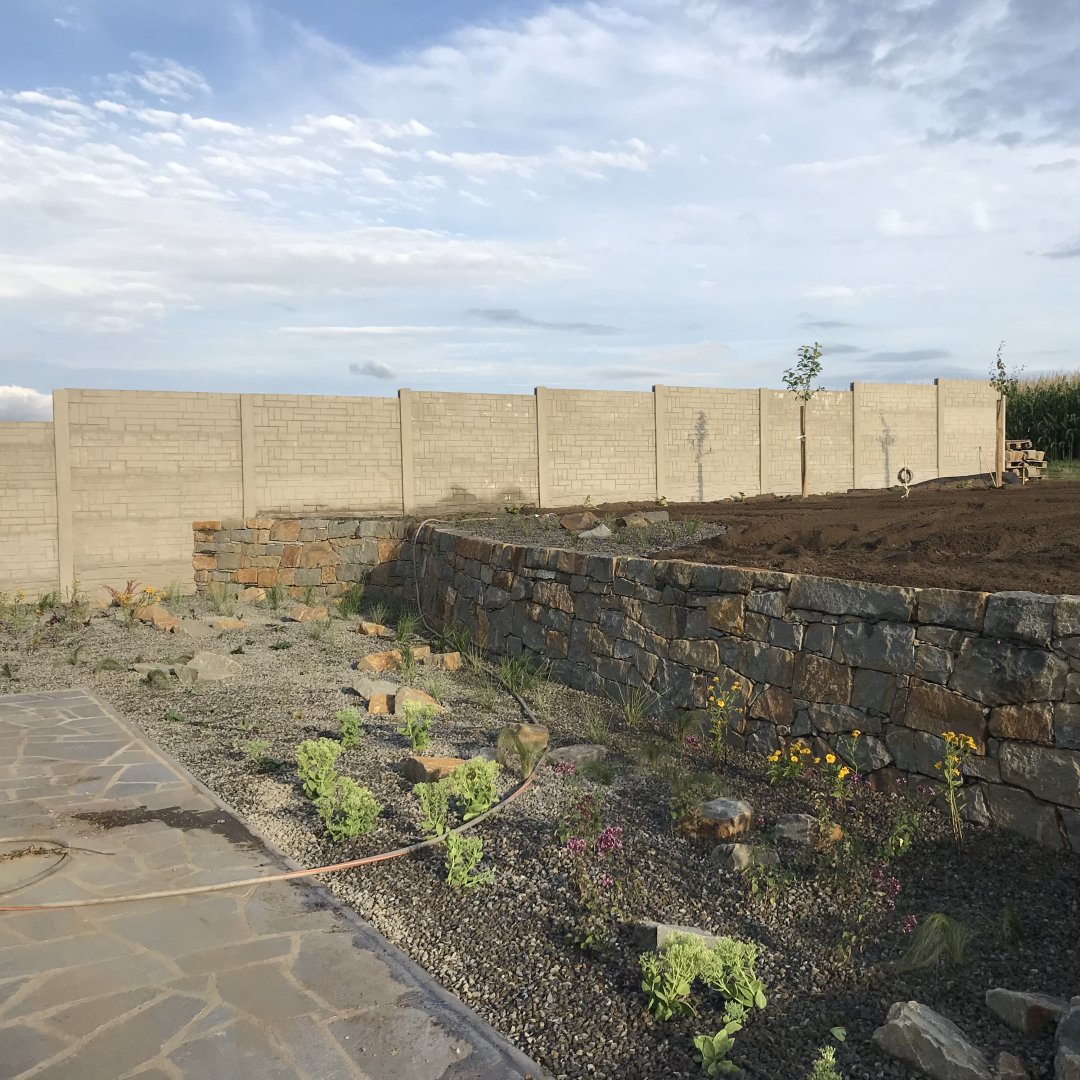 Zahrada vlnité zídky